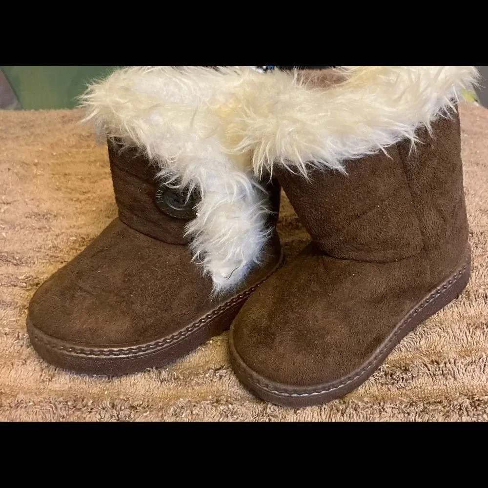 CHINA BUTTON CITY “uggish like” BOOTIES- SZ 23 - approx 6”. Fantastic condition